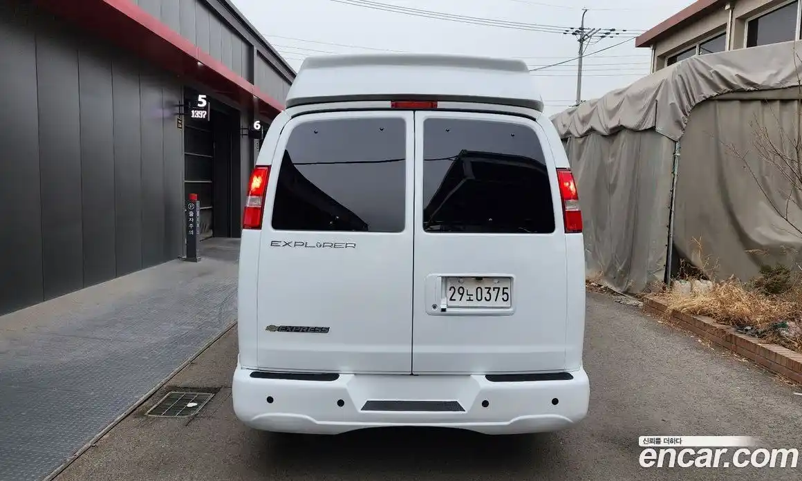Chevrolet Express Van 2017 6.0 Автомат в Москве № 234334, фото 4