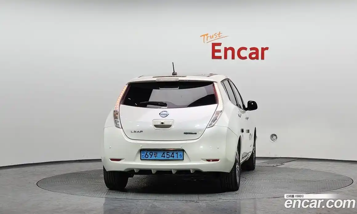 Nissan Leaf 2016 Автомат в Москве № 248752, фото 20