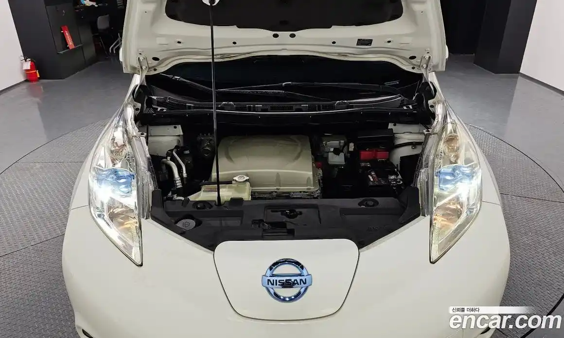 Nissan Leaf 2016 Автомат в Москве № 248752, фото 7