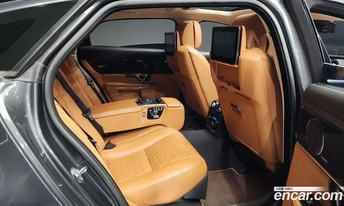 Jaguar XJ 2019 3.0 Автомат в Москве № 283830, фото 17