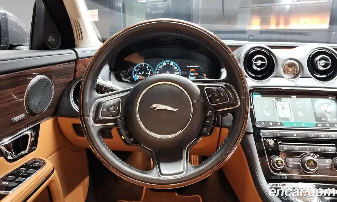 Jaguar XJ 2019 3.0 Автомат в Москве № 283830, фото 19