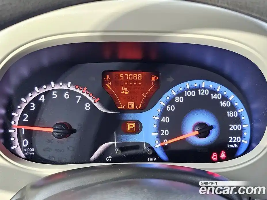 Nissan Cube 2013 1.8 Автомат в Москве № 284901, фото 8