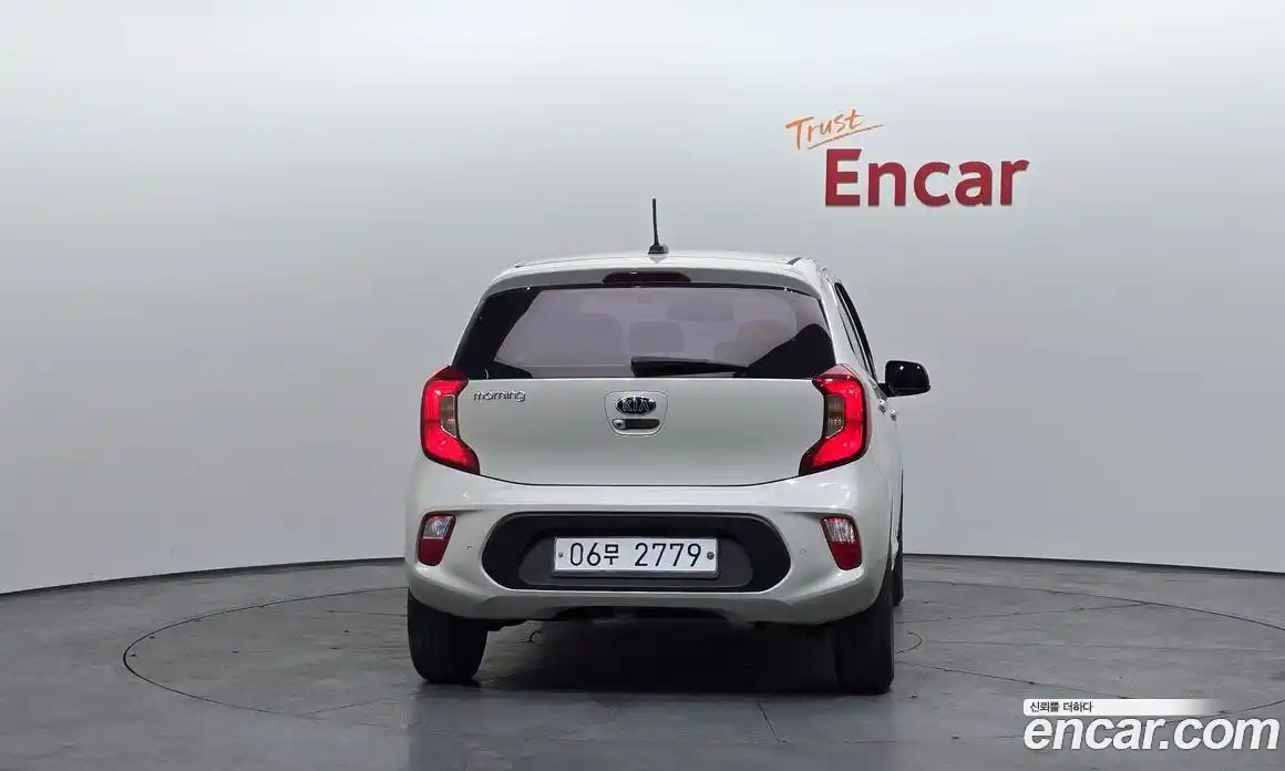 Kia Morning 2018 1.0 Автомат в Москве № 288296, фото 6