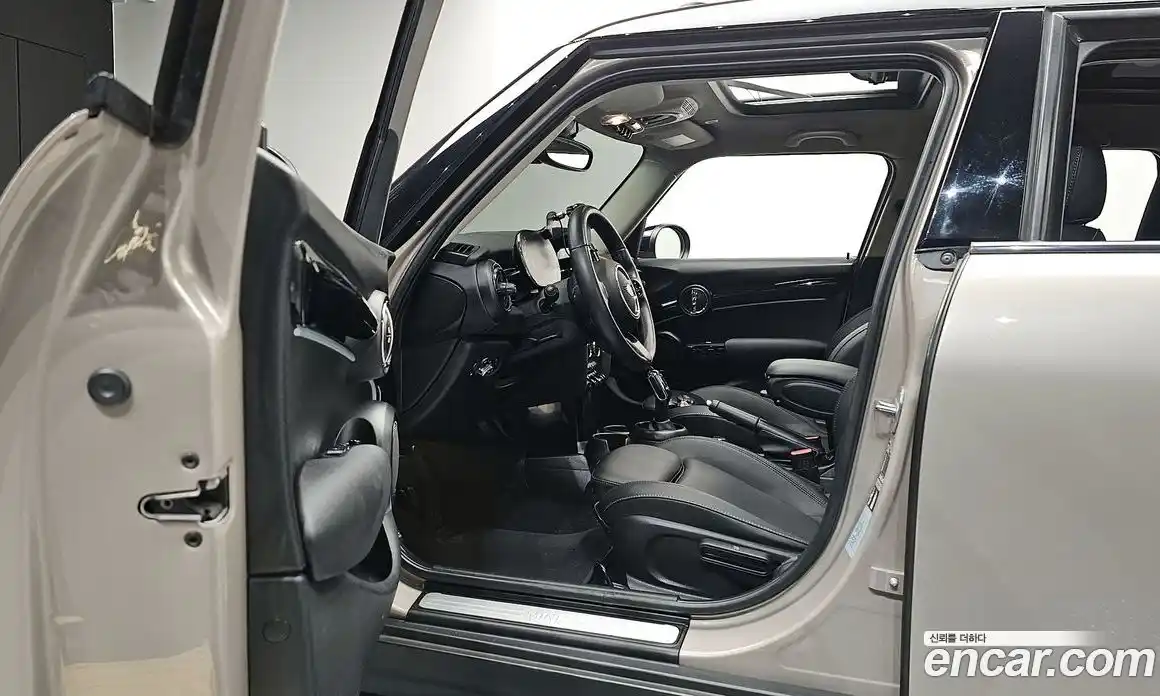 Mini Cooper 2022 1.5 Автомат в Москве № 299456, фото 20