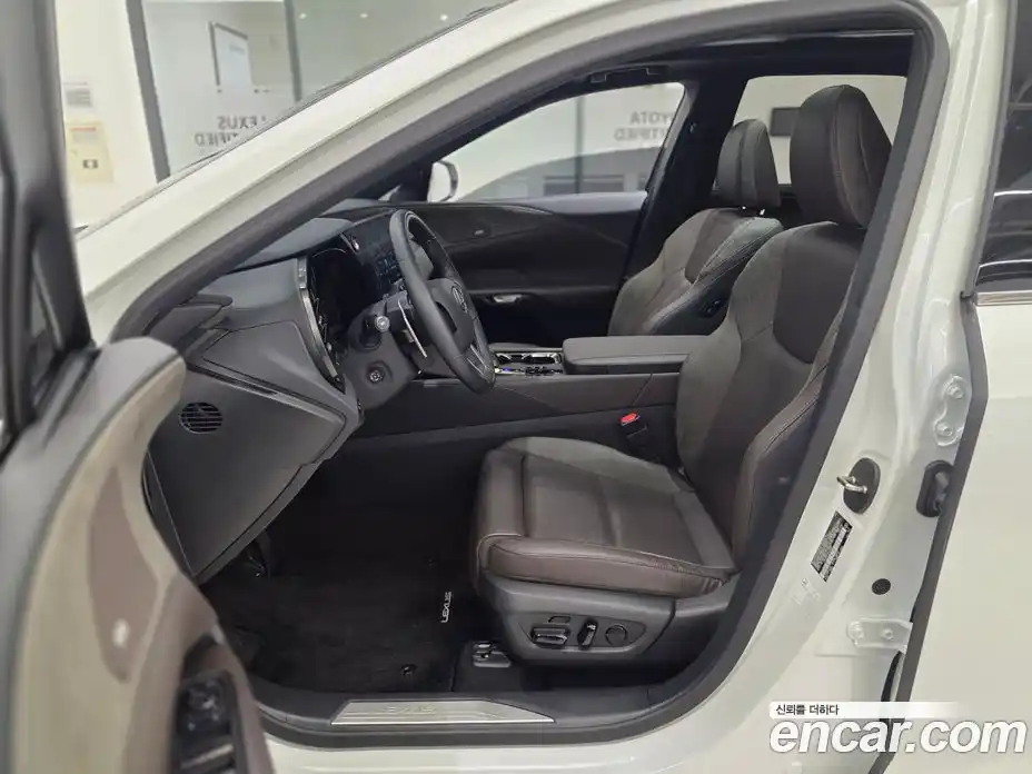 Lexus RX 2024 2.5 Вариатор в Москве № 300803, фото 10