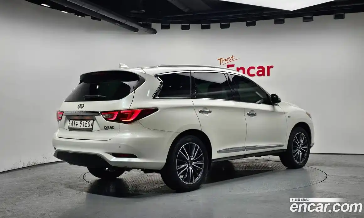 Infiniti QX60 2017 3.5 Автомат в Москве № 305312, фото 10
