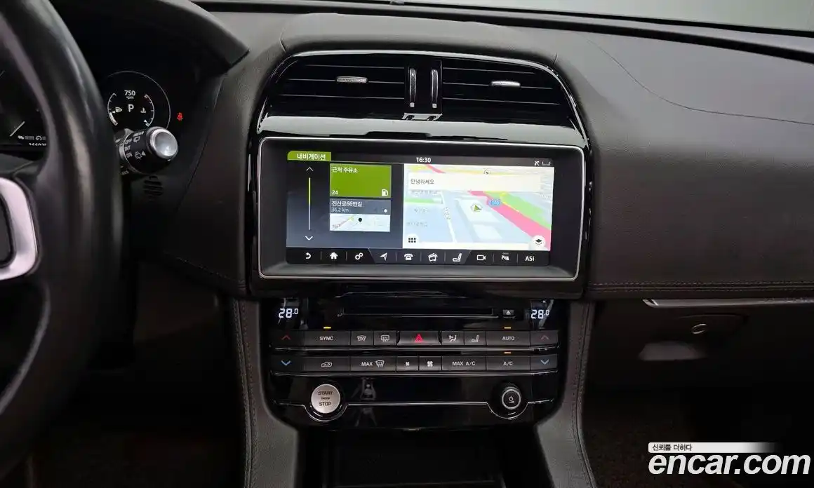 Jaguar F-Pace 2018 2.0 Автомат в Москве № 320239, фото 18