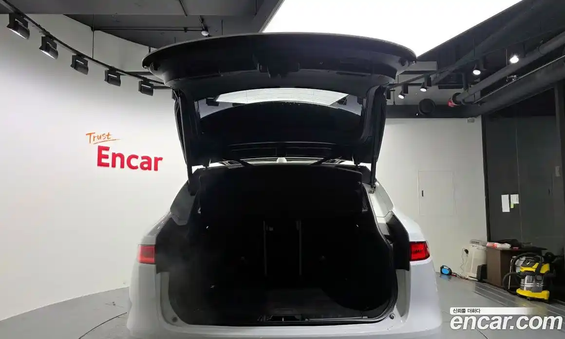 Jaguar F-Pace 2018 2.0 Автомат в Москве № 320239, фото 6