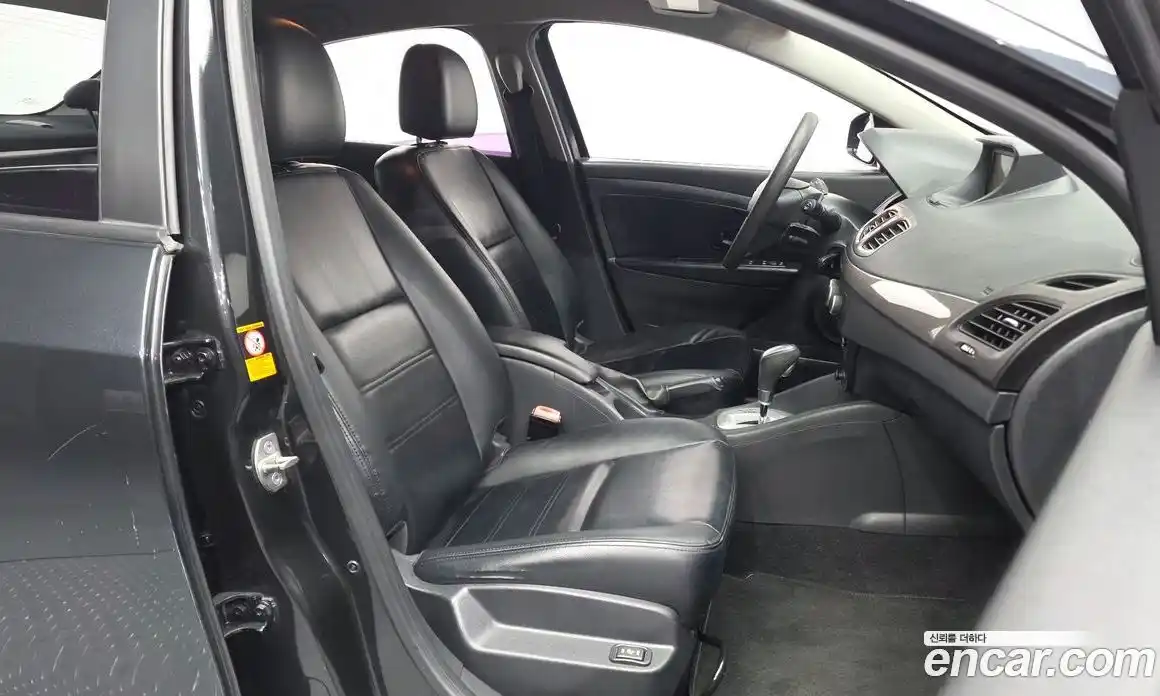 Renault SM3 2015 1.6 Автомат в Москве № 355927, фото 11