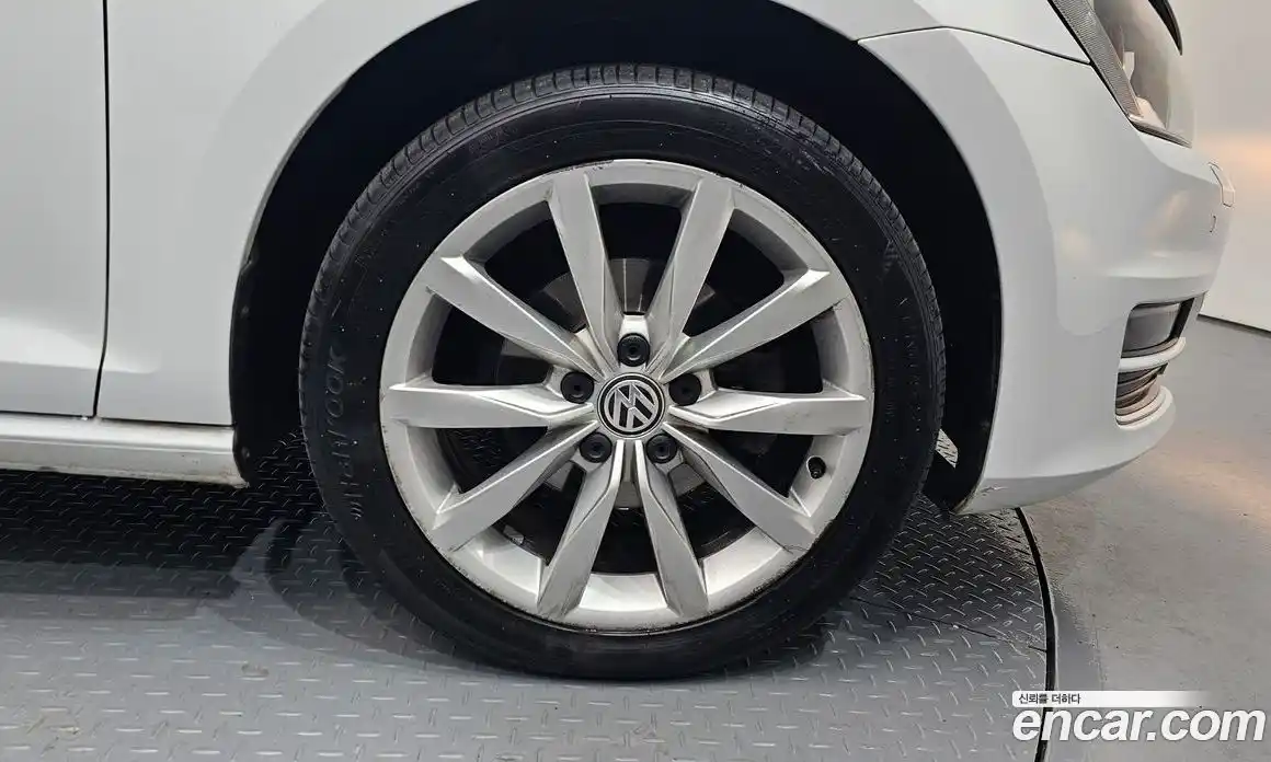 Volkswagen Golf 2015 1.6 Автомат в Москве № 358136, фото 5