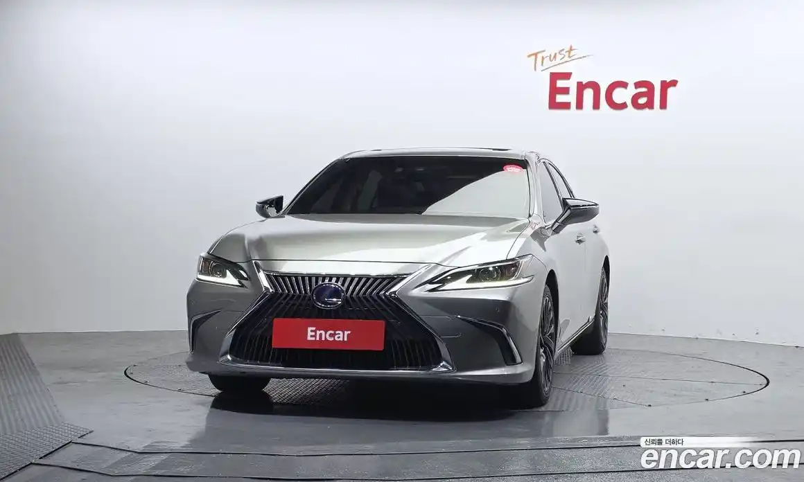 Lexus ES 2019 2.5 Автомат в Москве № 466009, фото 3