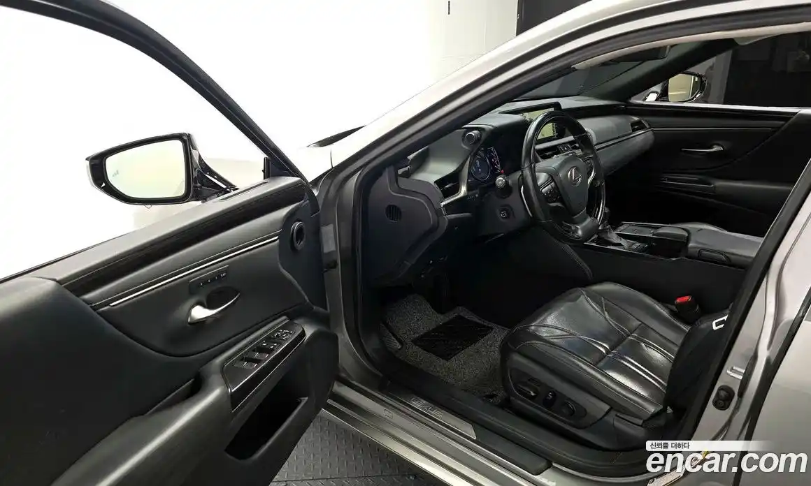 Lexus ES 2019 2.5 Автомат в Москве № 466009, фото 10