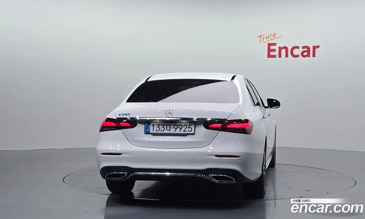 Mercedes-Benz E-Class 2023 2.0 Автомат в Москве № 466408, фото 4