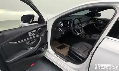 Mercedes-Benz E-Class 2023 2.0 Автомат в Москве № 466408, миниатюра 10