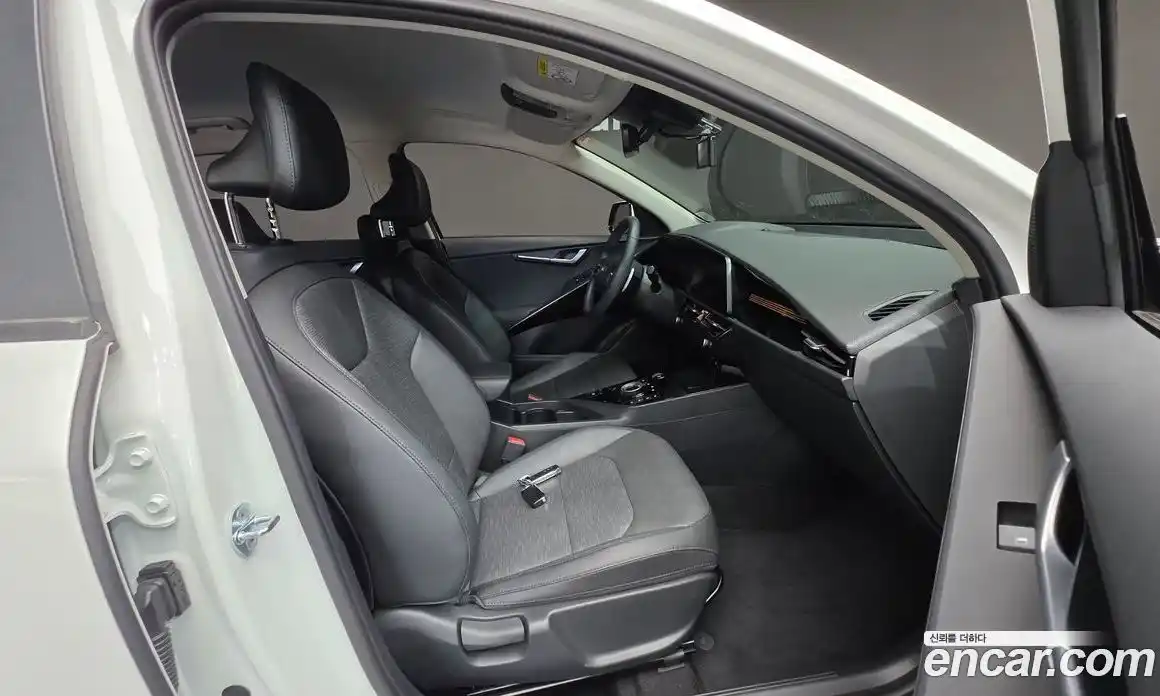 Kia Niro 2022 1.6 Автомат в Москве № 53566, фото 20