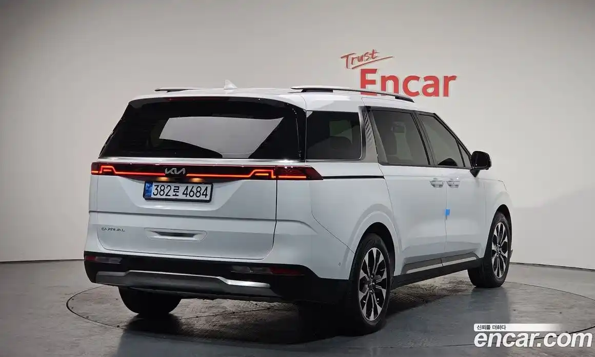 Kia Canival 2022 2.2 Автомат в Москве № 132962, фото 18