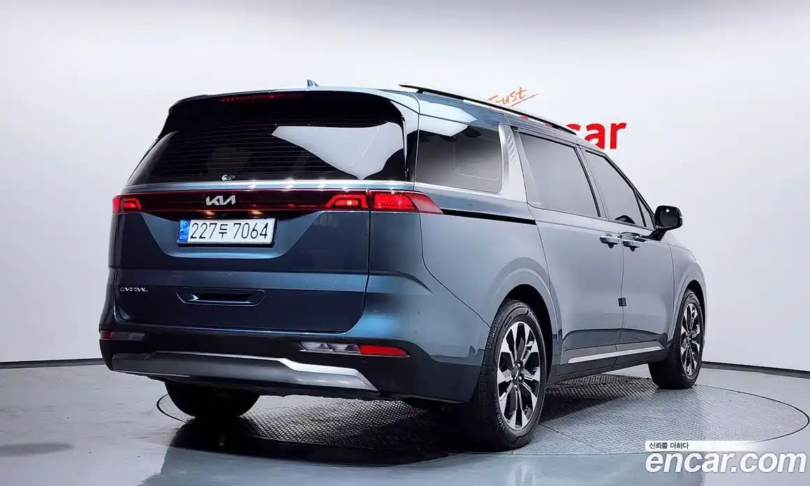 Kia Canival 2023 2.2 Автомат в Москве № 133508, фото 2