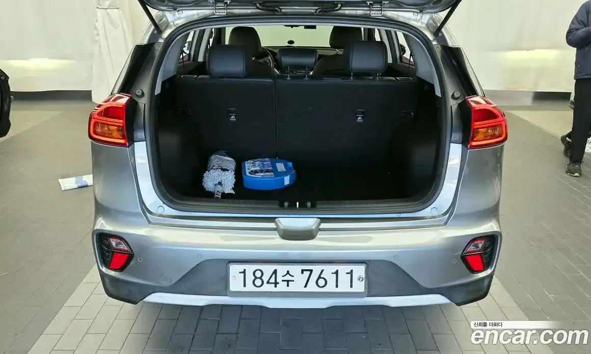 Kia Niro 2020 1.6 Автомат в Москве № 133726, фото 3