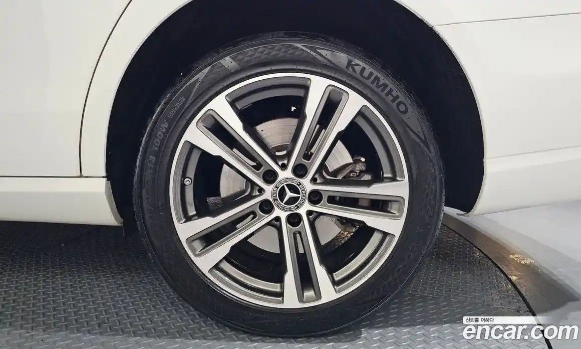 Mercedes-Benz E-Class 2022 2.0 Автомат в Москве № 143188, фото 15