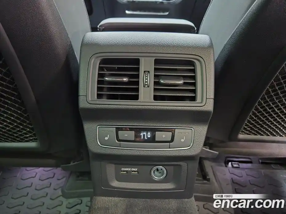 Audi SQ5 2022 3.0 Автомат в Москве № 163987, фото 19