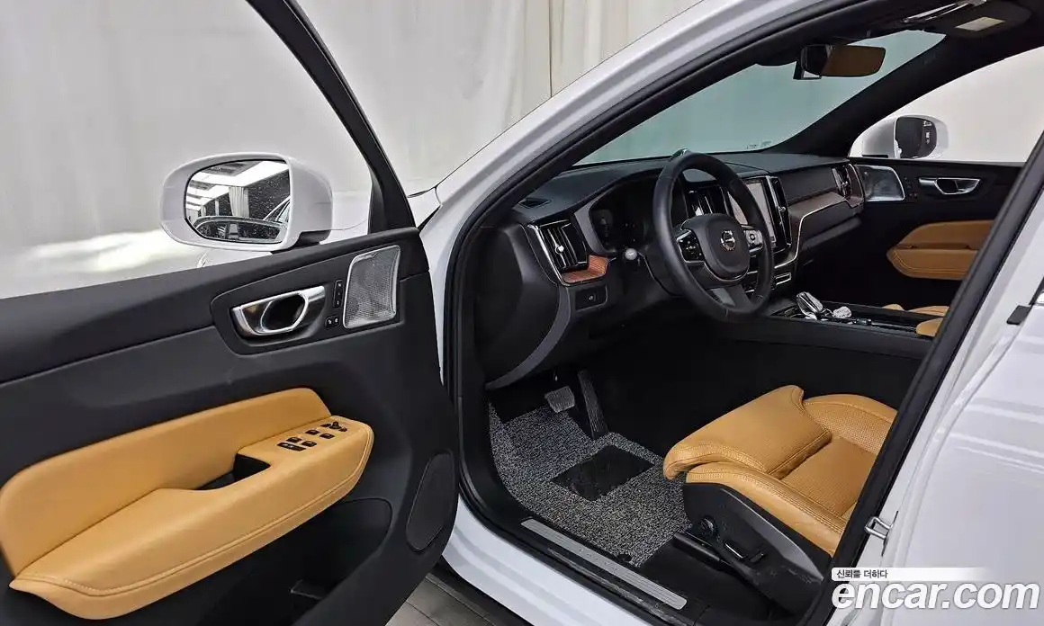 Volvo XC60 2024 2.0 Автомат в Москве № 164214, фото 9