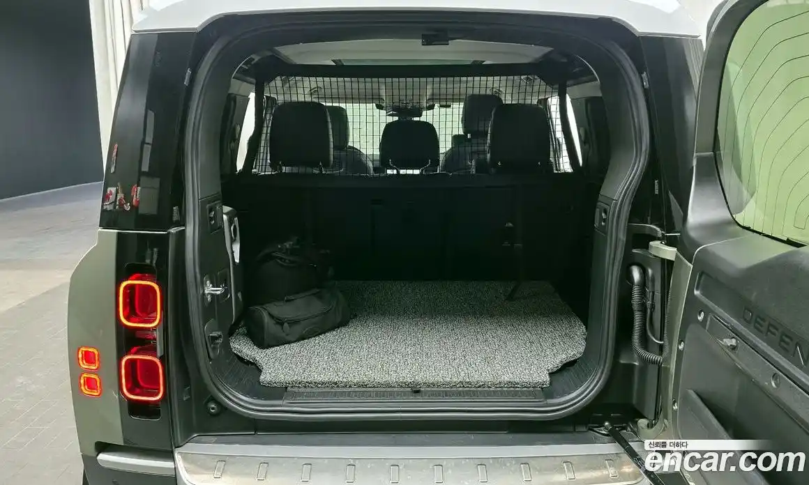 Land Rover Defender 2020 2.0 Автомат в Москве № 166319, фото 1