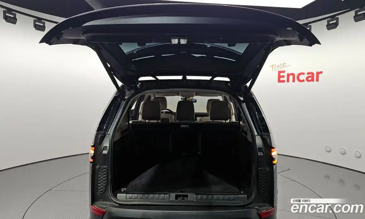 Land Rover Discovery 2018 2.0 Автомат в Москве № 166708, фото 15