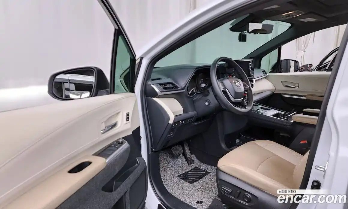 Toyota Sienna 2023 2.5 Автомат в Москве № 170137, фото 9