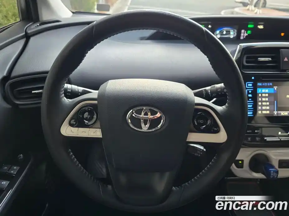 Toyota Prius 2017 1.8 Автомат в Москве № 170362, фото 10