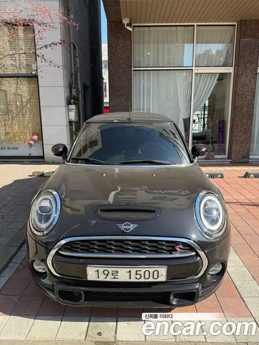 Mini Cooper Convertible 2019 2.0 Автомат в Москве № 187930, фото 3