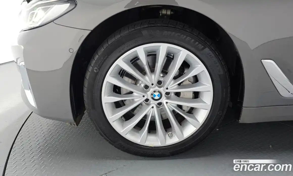 BMW 5-Series 2022 2.0 Автомат в Москве № 192549, фото 1