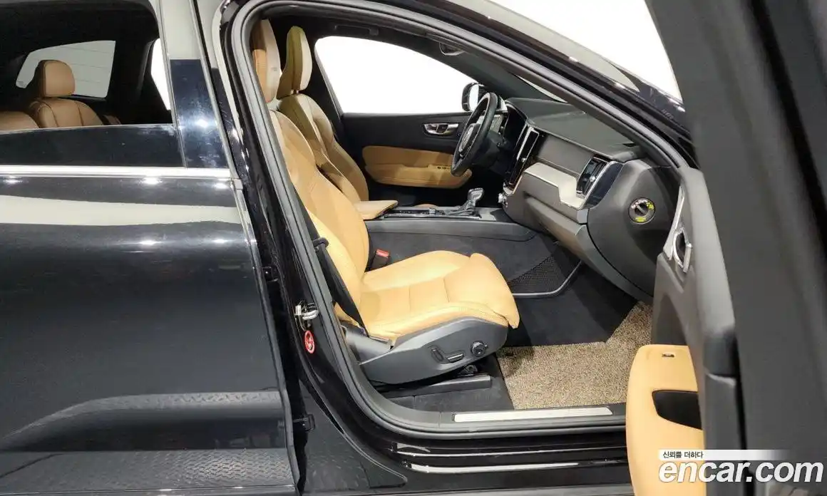 Volvo XC60 2020 2.0 Автомат в Москве № 197004, фото 11