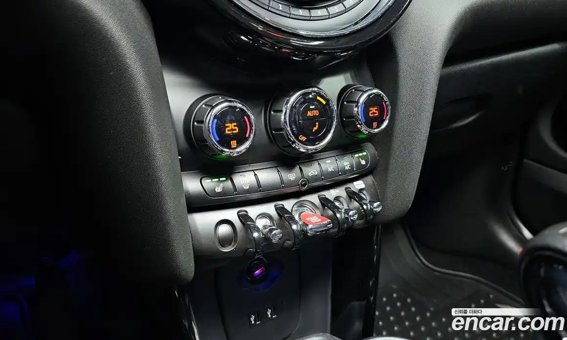 Mini Cooper 2019 2.0 Автомат в Москве № 198420, фото 15