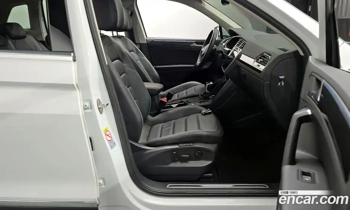 Volkswagen Tiguan 2023 2.0 Автомат в Москве № 198959, фото 1