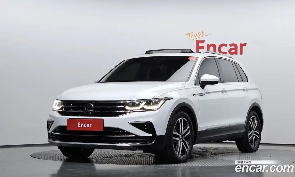 Volkswagen Tiguan 2023 2.0 Автомат в Москве № 198959, фото 2