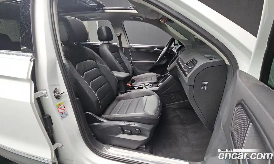 Volkswagen Tiguan 2023 2.0 Автомат в Москве № 198968, фото 11