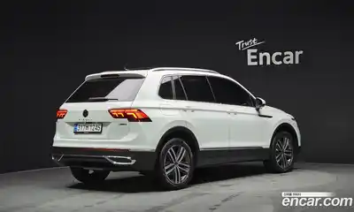 Volkswagen Tiguan 2023 2.0 Автомат в Москве № 198968, миниатюра 2