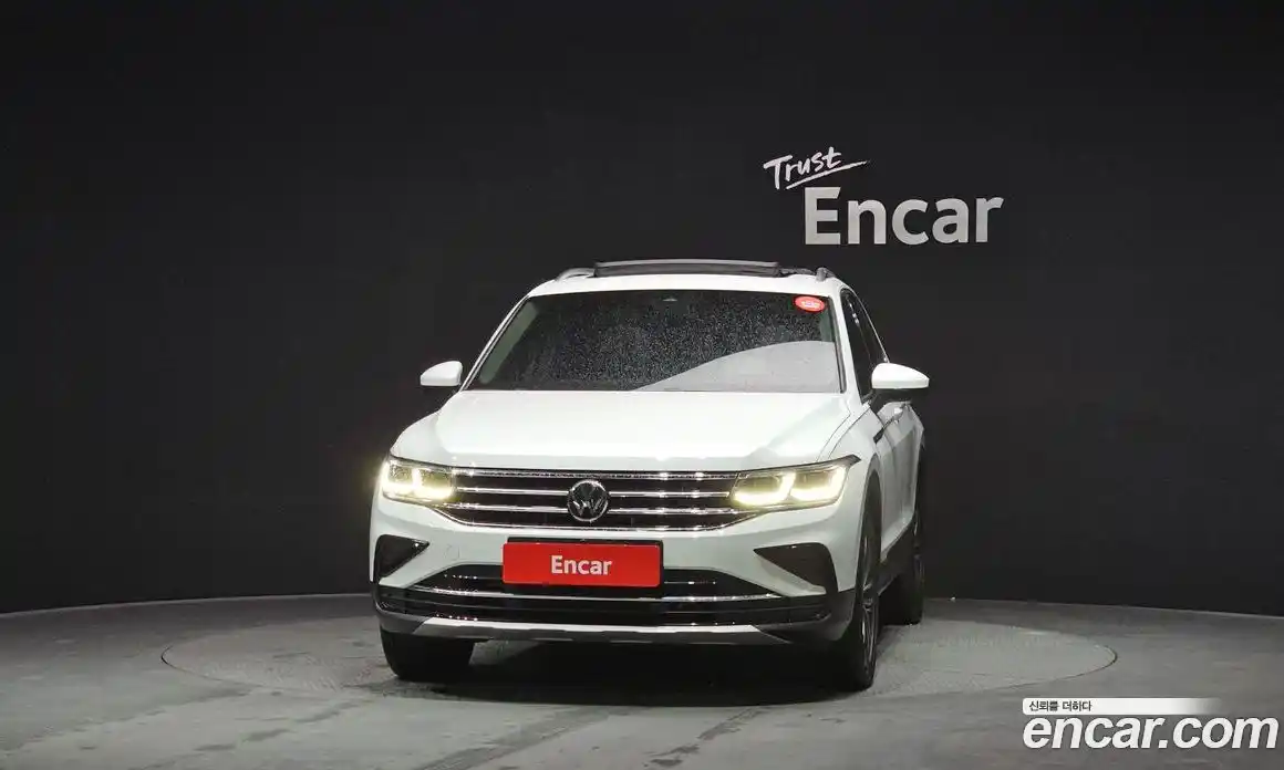 Volkswagen Tiguan 2023 2.0 Автомат в Москве № 198968, фото 3