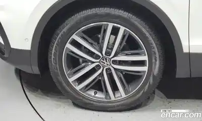 Volkswagen Tiguan 2023 2.0 Автомат в Москве № 198968, миниатюра 5