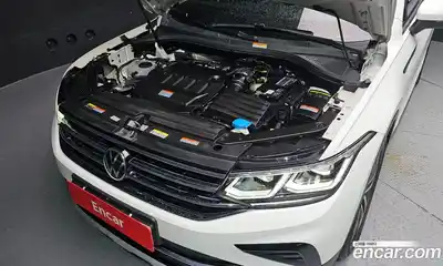 Volkswagen Tiguan 2023 2.0 Автомат в Москве № 198968, миниатюра 6