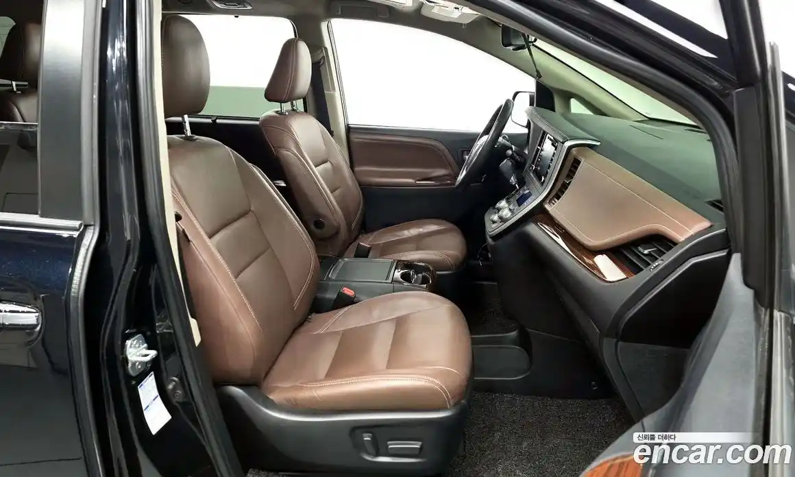 Toyota Sienna 2020 3.5 Автомат в Москве № 199601, фото 14