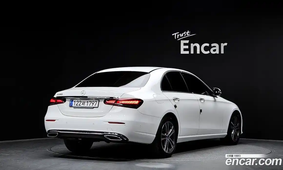 Mercedes-Benz E-Class 2023 2.0 Автомат в Москве № 203751, фото 17