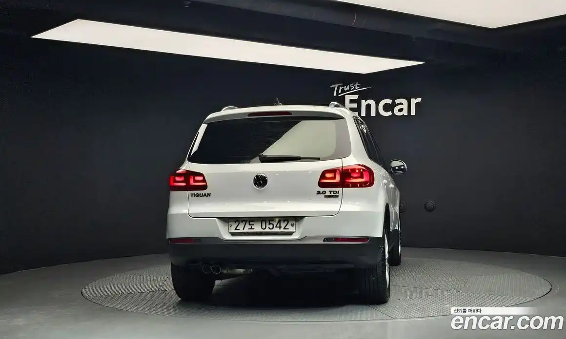Volkswagen Tiguan 2016 2.0 Автомат в Москве № 204553, фото 2