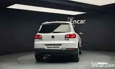 Volkswagen Tiguan 2016 2.0 Автомат в Москве № 204553, миниатюра 2