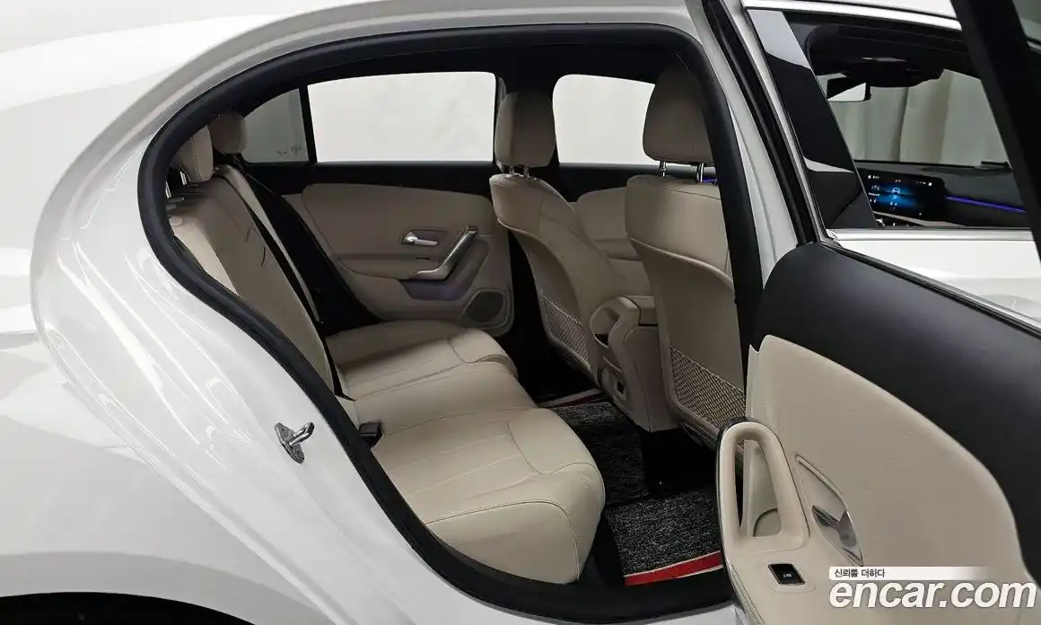 Mercedes-Benz A-Class 2022 2.0 Автомат в Москве № 205365, фото 12