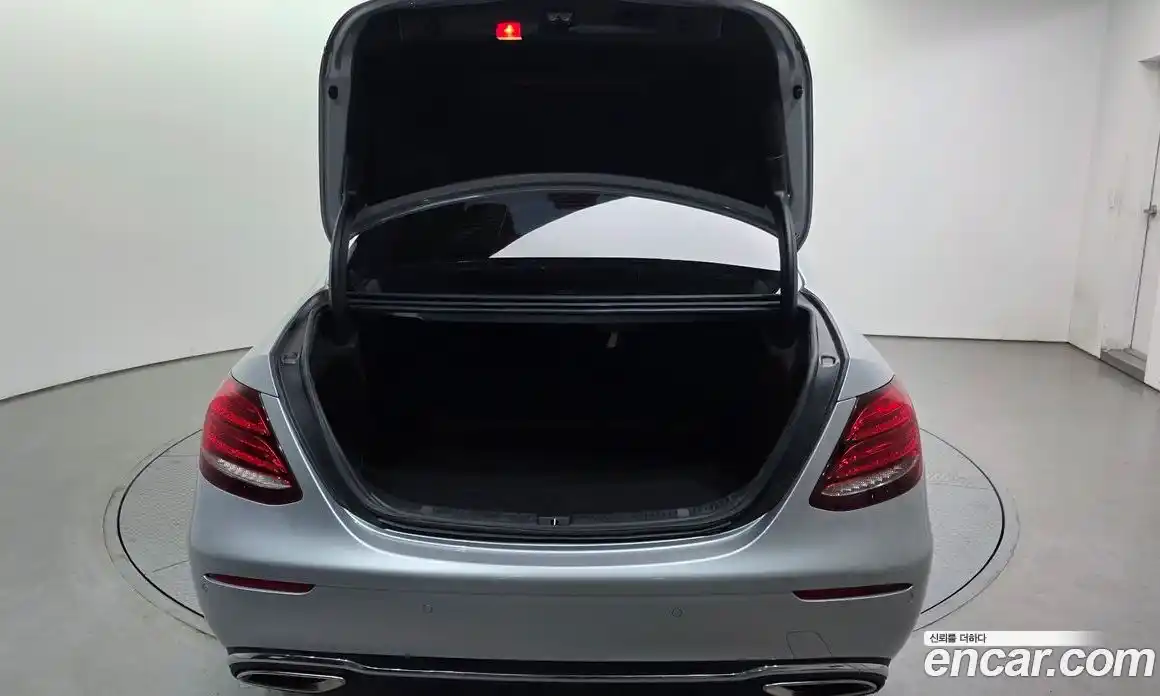 Mercedes-Benz E-Class 2017 2.0 Автомат в Москве № 212205, фото 17