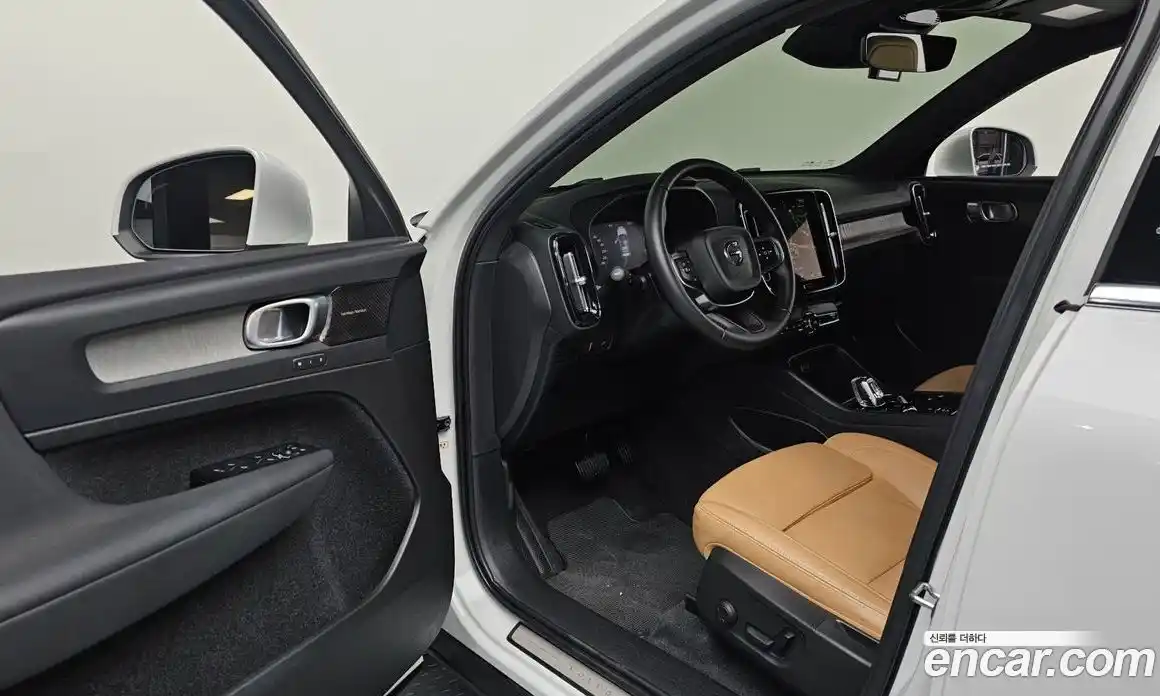 Volvo XC40 2021 2.0 Автомат в Москве № 212875, фото 3