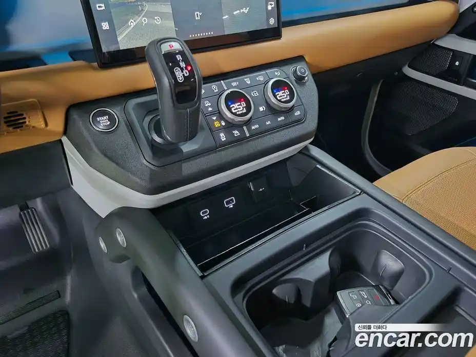 Land Rover Defender 2023 3.0 Автомат в Москве № 213315, фото 19