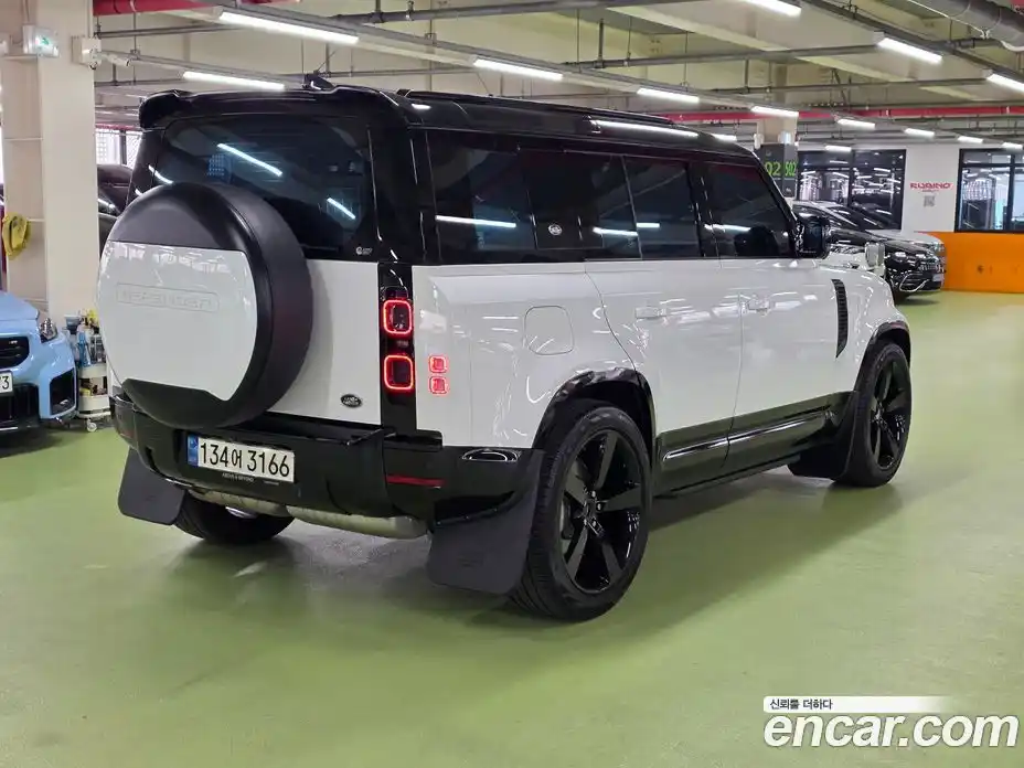 Land Rover Defender 2023 3.0 Автомат в Москве № 213315, фото 5