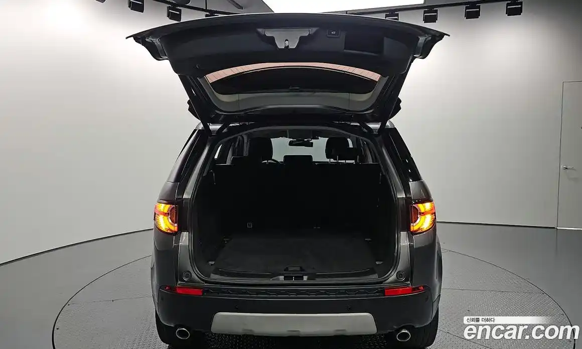 Land Rover Discovery Sport 2017 2.0 Автомат в Москве № 213660, фото 12